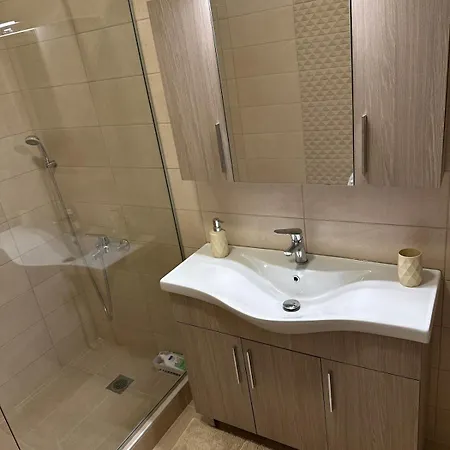 οικία τζιβαέρι Apartament Edesa