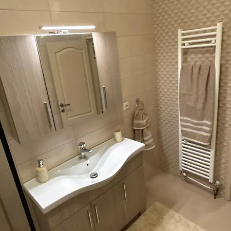 οικία τζιβαέρι Apartament *