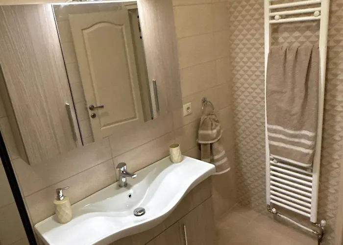 οικία τζιβαέρι Appartement *
